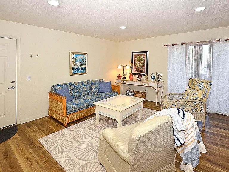 1135 3rd Ave #101 — Photo 9