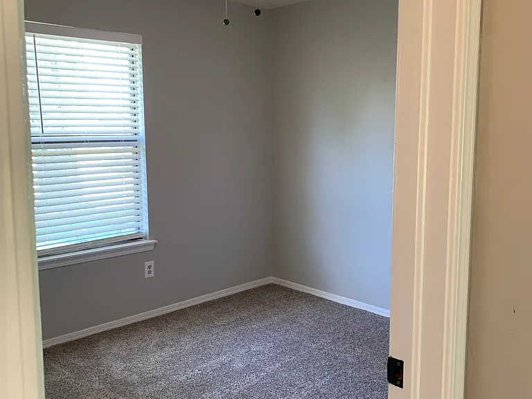 1501 W Montgomery St — Photo 6