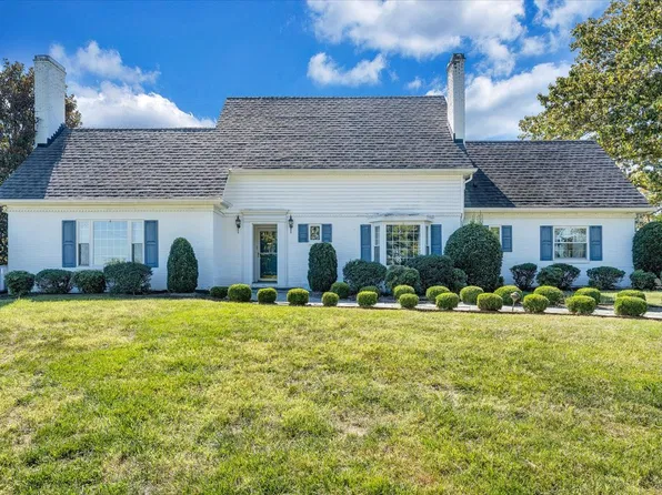 4230 Grandin Rd, Roanoke, VA 24018