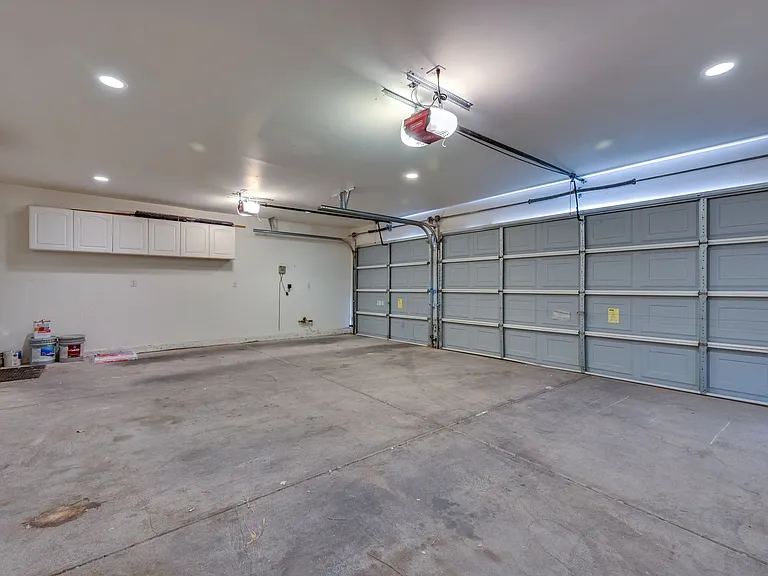 968 E Robindale Rd — Photo 59