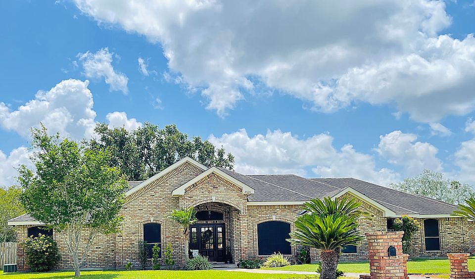 1st image of 2605 Woodland Dr