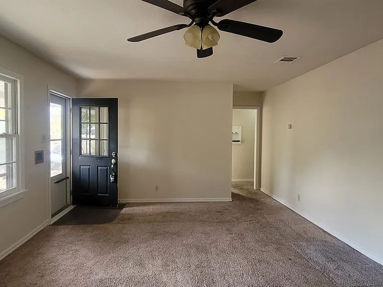 1807 Maple St — Photo 2