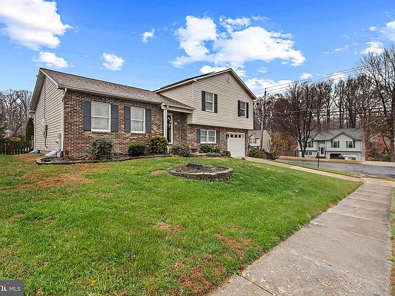 3rd image of 302 Goforth Dr