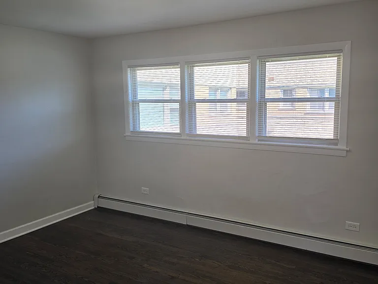 7810 S Escanaba Ave #2B — Photo 16