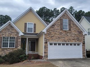 77 Cottswold Ln, Spring Lake, NC 28390
