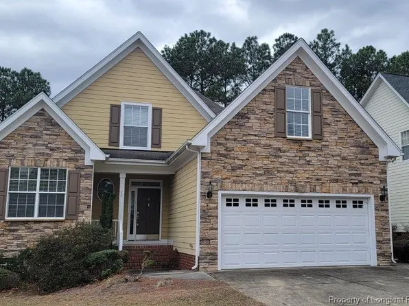 77 Cottswold Ln, Spring Lake, NC 28390