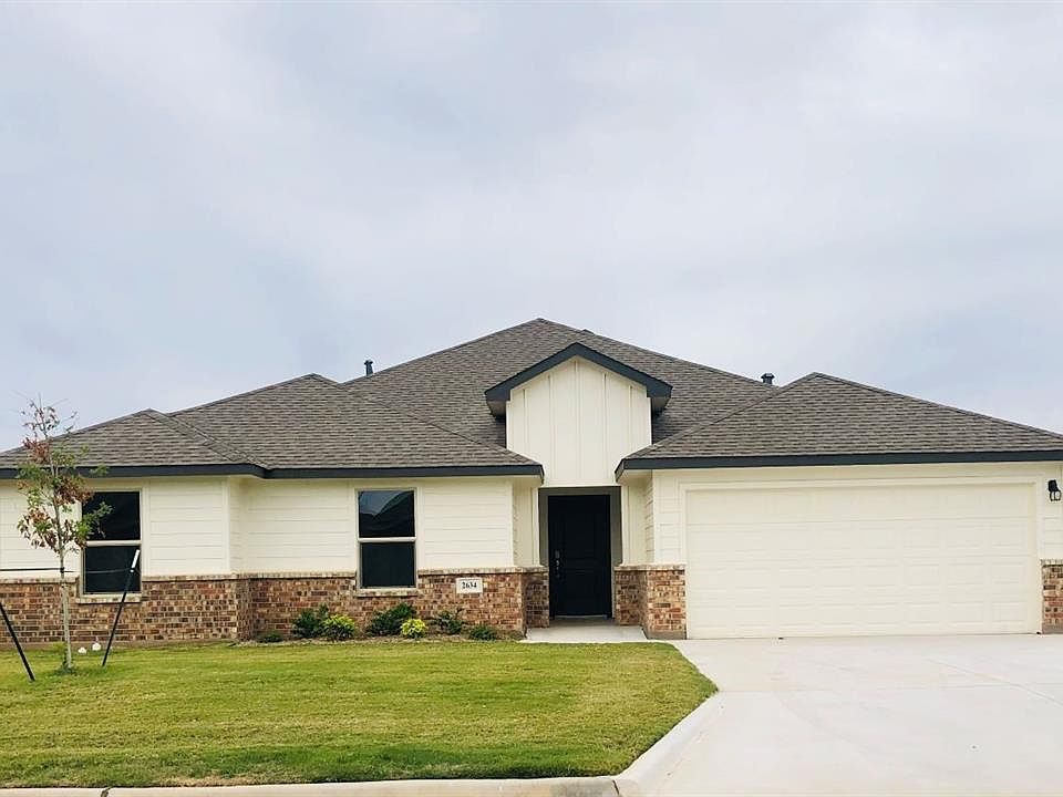 D.R. Horton's Eureka floorplan, elevation A. All Home and community information, including pricing, included features, terms, availability and amenities, are subject to change at any time without notice or obligation. All Drawings, pictures, photographs, video, square footages, floor plans, elevations, features, colors and sizes are approximate for illustration purposes only and will vary from the homes as built.