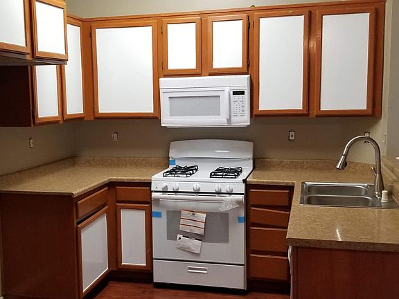 Kitchen (New Microwave & Cooking range