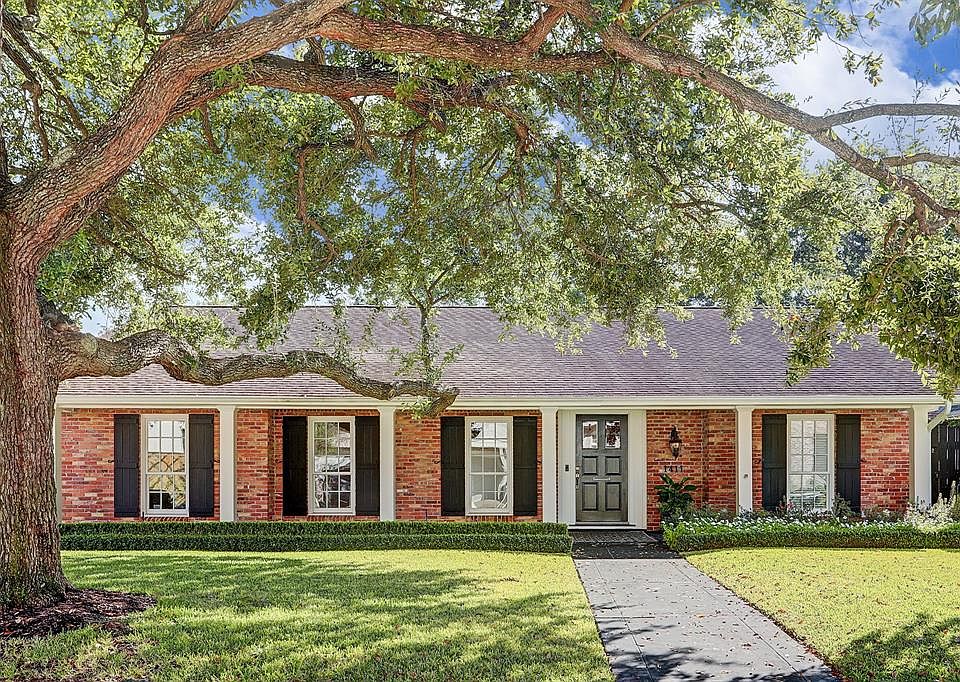 Welcome to 1411 Briarmead on the North Side of Briargrove.