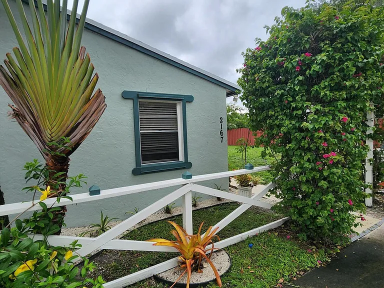2167 Laura Ln #A — Photo 3