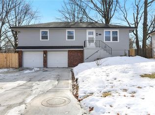 112 SW Gladstone Dr, Blue Springs, MO 64014