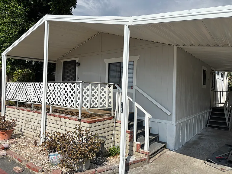 11 Grube St — Photo 2