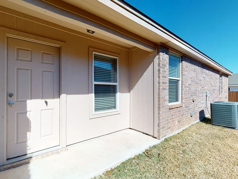 1705 Aztec Trce #B — Photo 3