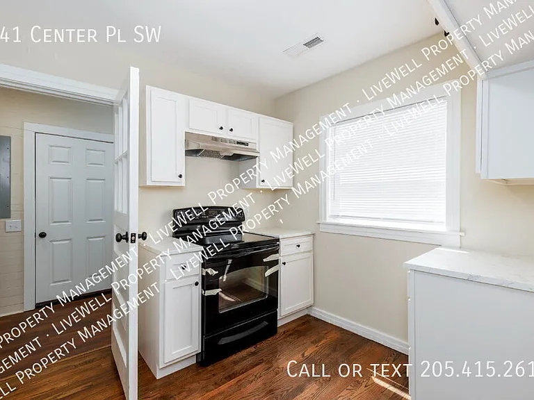 741 Center Pl SW — Photo 11