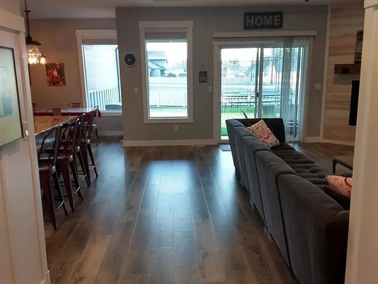 1702 Aaron Dr — Photo 2