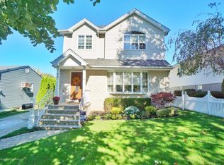 45 Morton St, Staten Island, NY 10306
