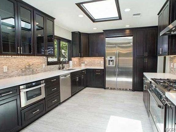 3rd image of 4611 White Oak Pl