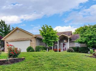 836 Sunnyhill Ln, Columbia, IL 62236