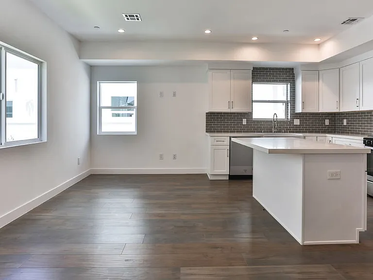 3946 S Budlong Ave #1/2 — Photo 19