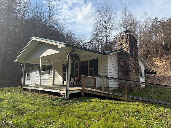 3rd image of 103 Branam Hollow Ln