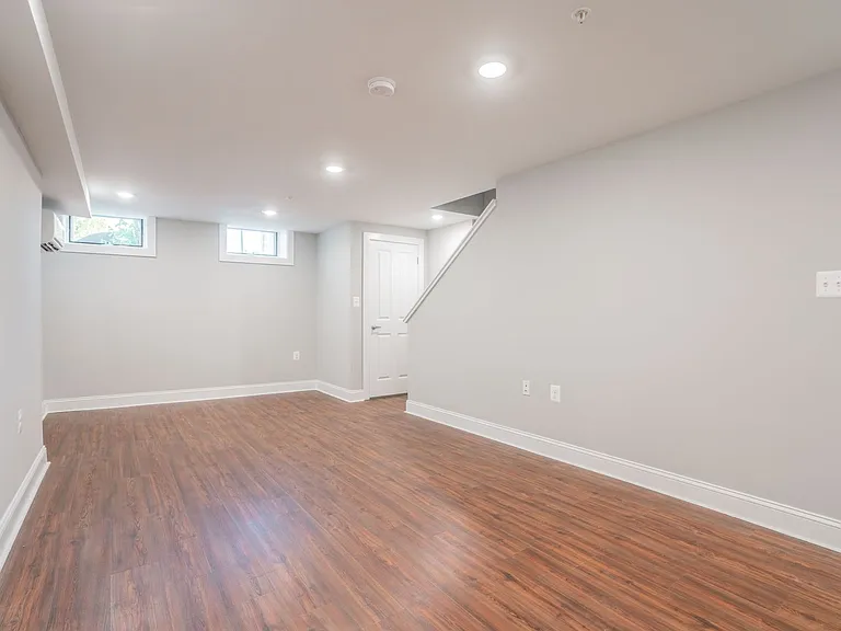 310 E Lanvale St — Photo 27