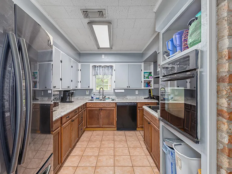 1105 Ada St — Photo 7