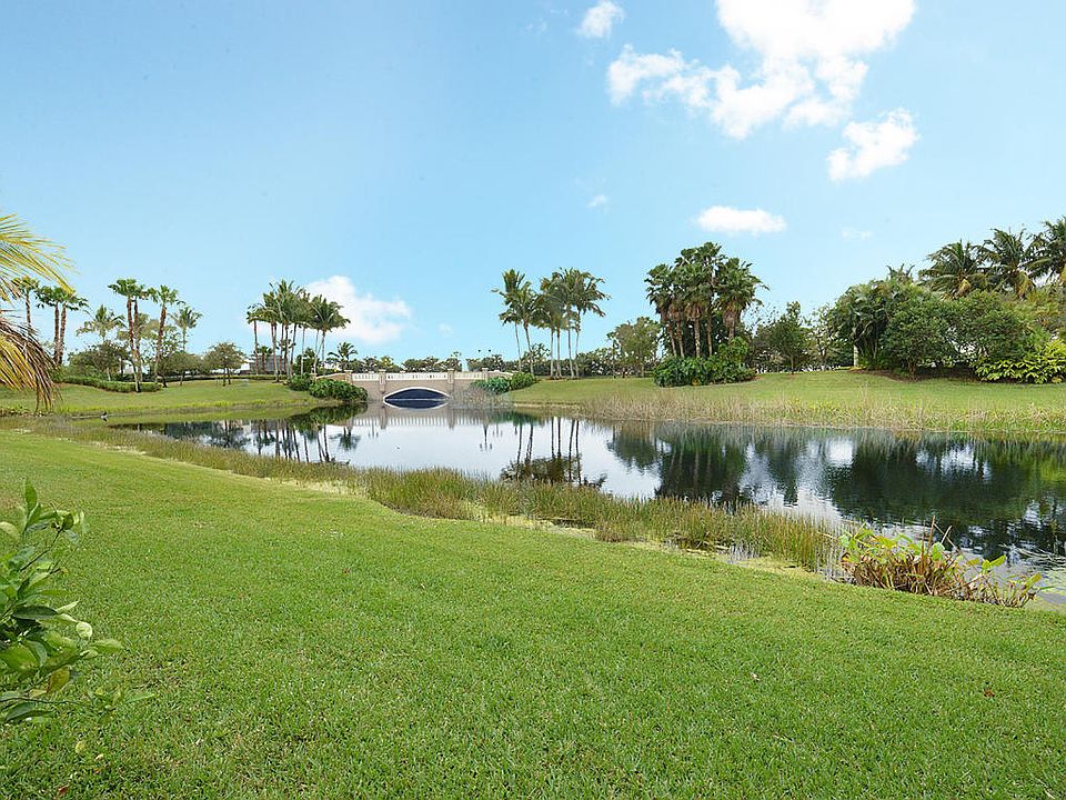 Home For Sale In Saturnia Isles