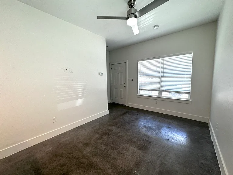 1109 W 22nd St — Photo 36