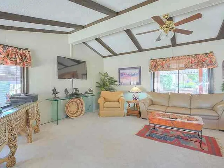 1 Serena Dr SE — Photo 4