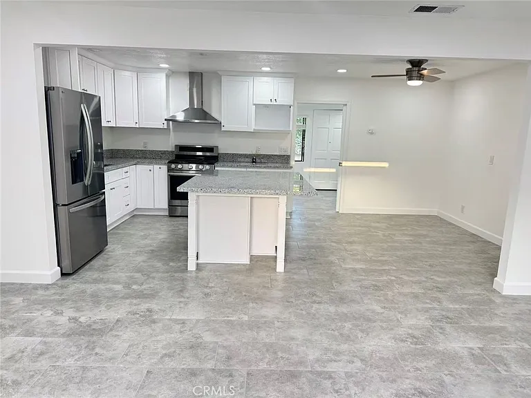3233 E Cameron Ave — Photo 6