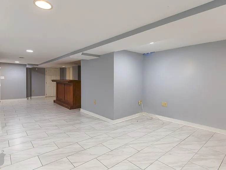 742 Harvard St NW — Photo 27