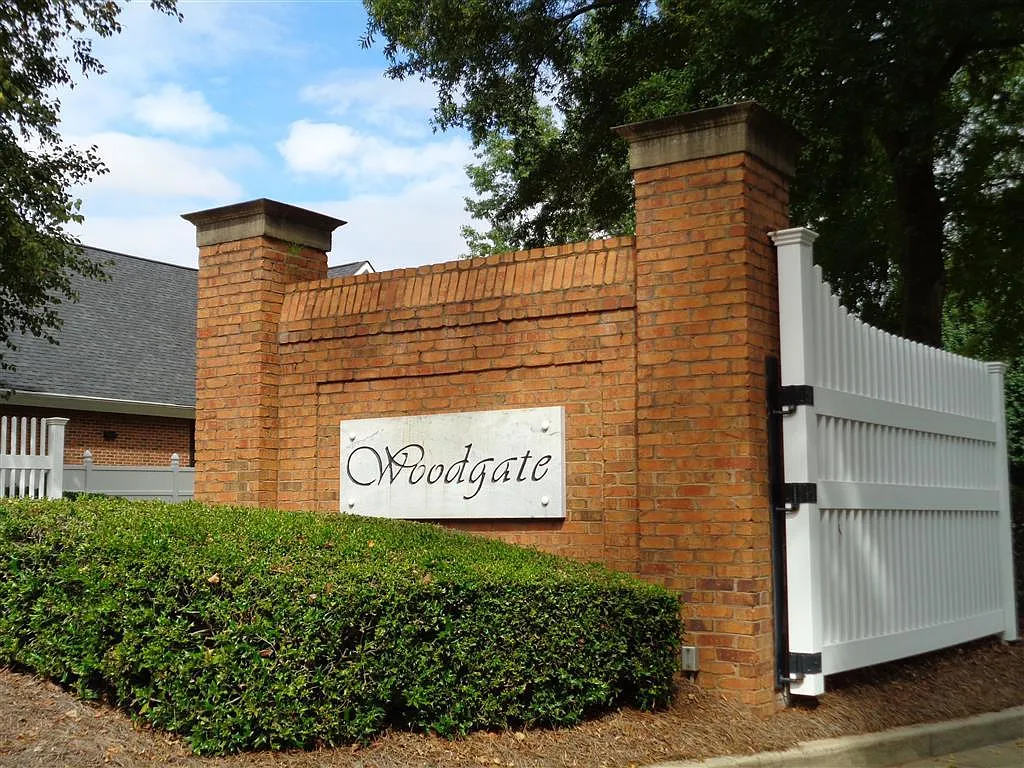 Prime Fayetteville location, 4 bed/3 full baths, close to movie studio, Senoia/PTC, lawn care inc... — Photo 3