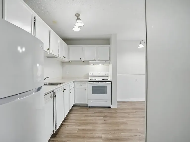403 Pendygrasse Rd — Photo 6