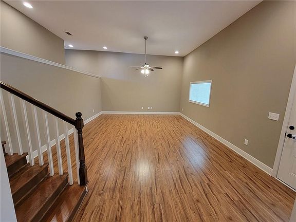 3rd image of 305 Amapola Cir