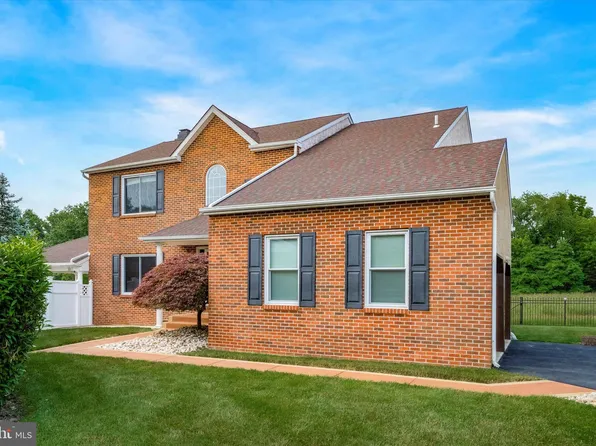 2041 Christina Ct, Langhorne, PA 19053