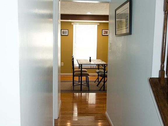 3rd image of 10011 Bush Ln