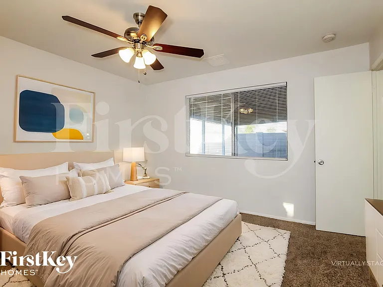 1708 W Behrend Dr — Photo 12
