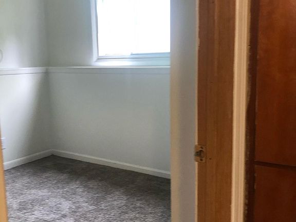 4th image of 202 Deerfield Ave