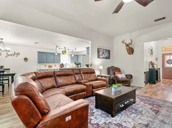 250 Wellington Trl, Weatherford, TX 76085