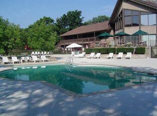 66 Salt Creek Rd, Roselle, IL 60172