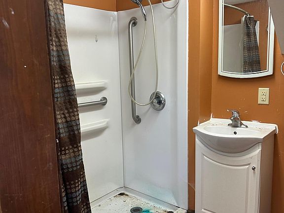 9th image of 117 S Harold St