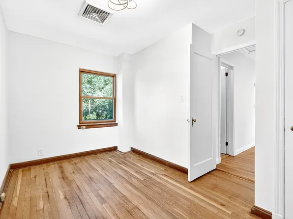 6015 Independence Avenue image 58 of 85