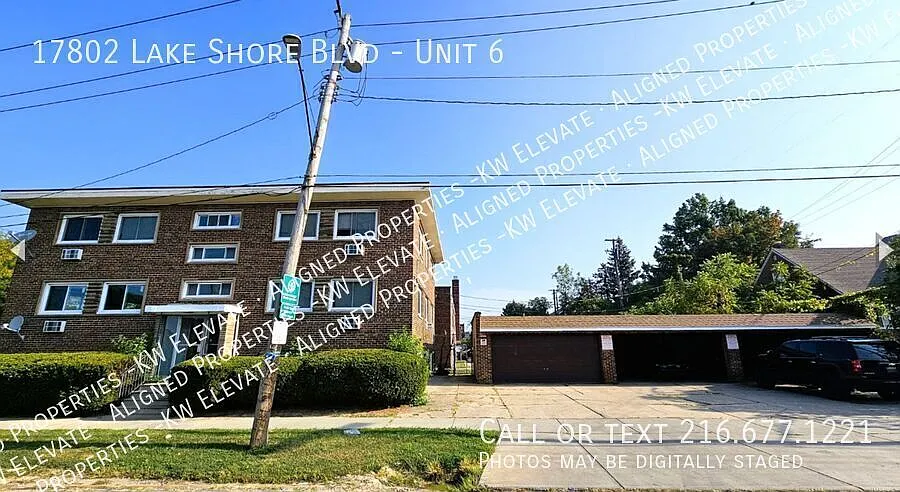Charming 2Bedroom Apartment with Garage Parking! — Photo 1