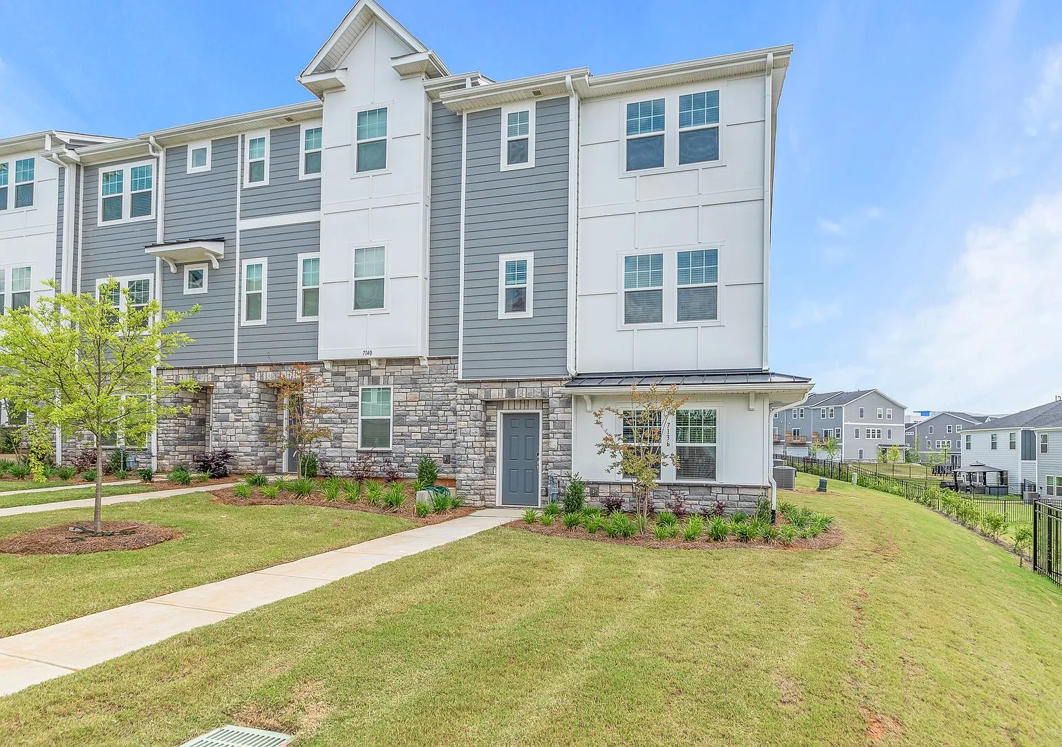 3 Story Townhome in City Park! — Photo 1
