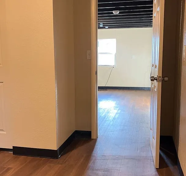 Walk to Clear Creek & School of Mines 2BR Garden Level with Utilities Included! — Photo 9
