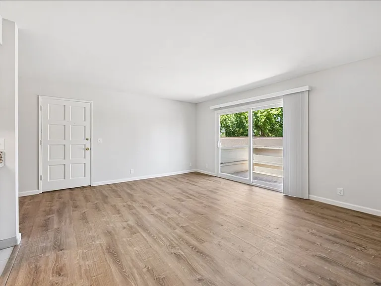 7051 Bowling Dr — Photo 11