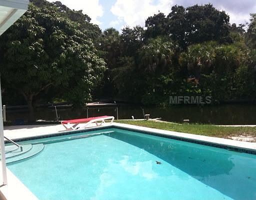 2nd image of 369 Avenida Leona