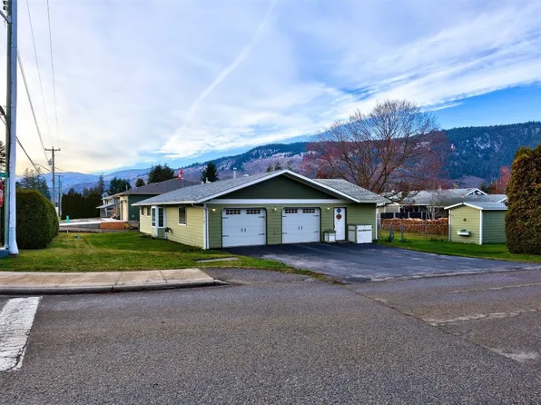 1110 2nd Ave, Chase, BC V0E 1M0