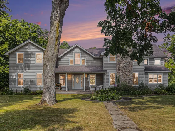 26464 Hamilton St, Edwardsburg, MI 49112