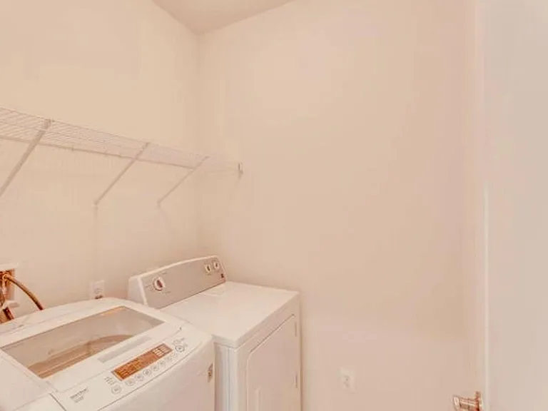 8188 Falls Grove Dr — Photo 6